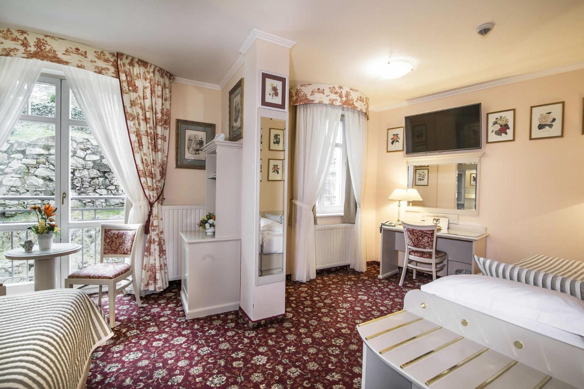 Готель Karlsbad Grande Madonna Екстер'єр фото