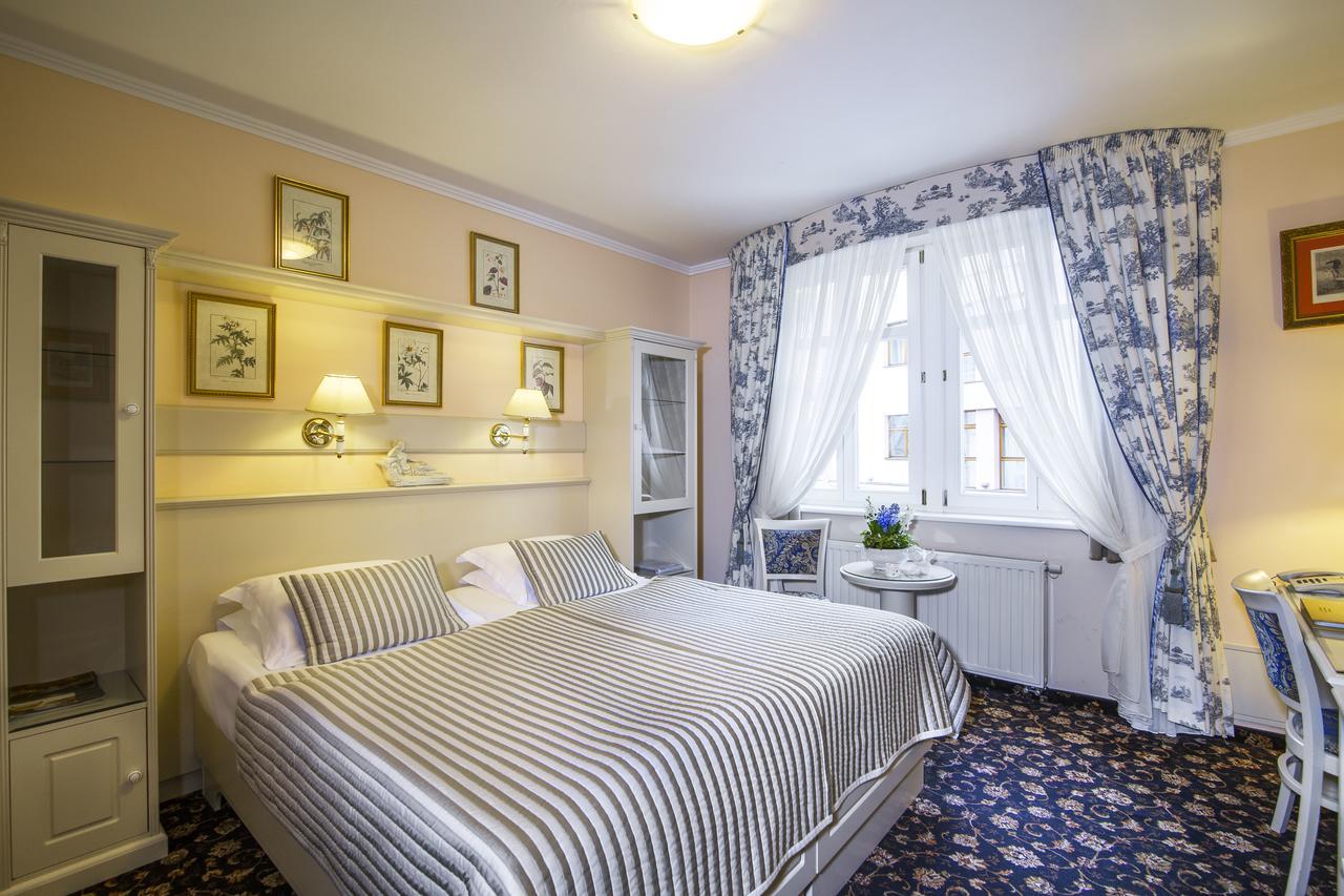Готель Karlsbad Grande Madonna Екстер'єр фото